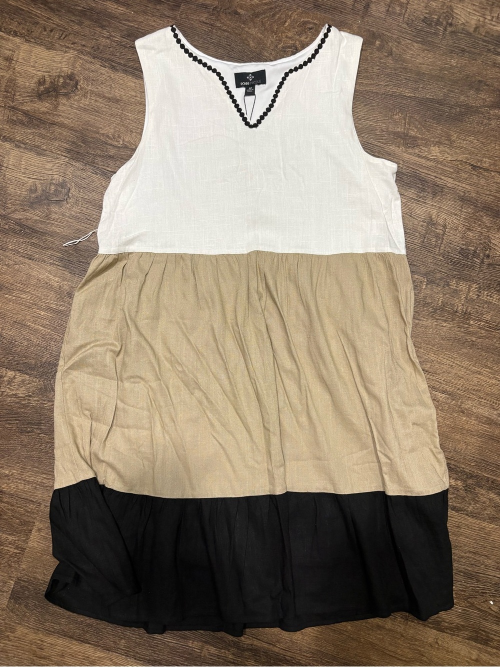 Ronni Nicole Sleeveless Colorblock Midi Dress in White, Tan & Black